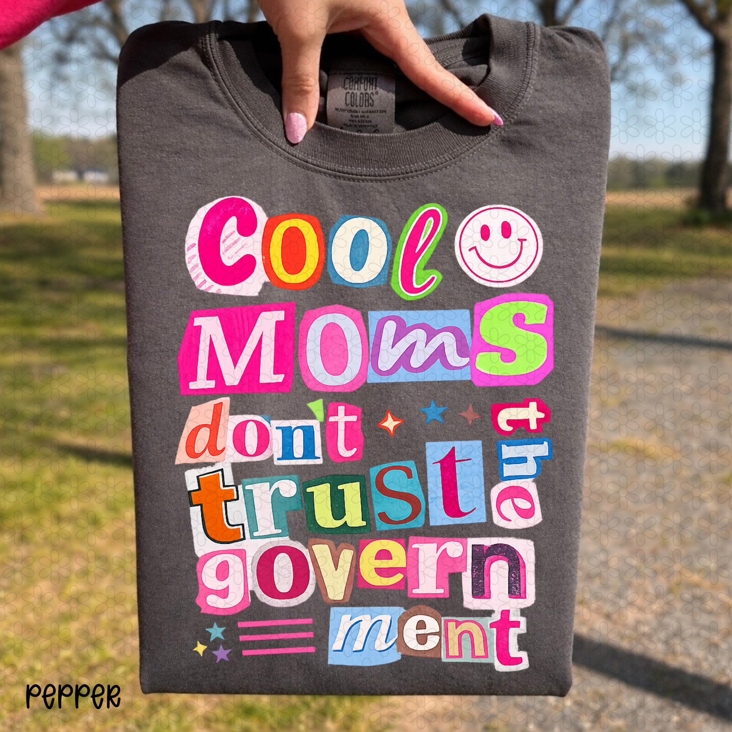 Cool moms don't trust the Government Completed Tee