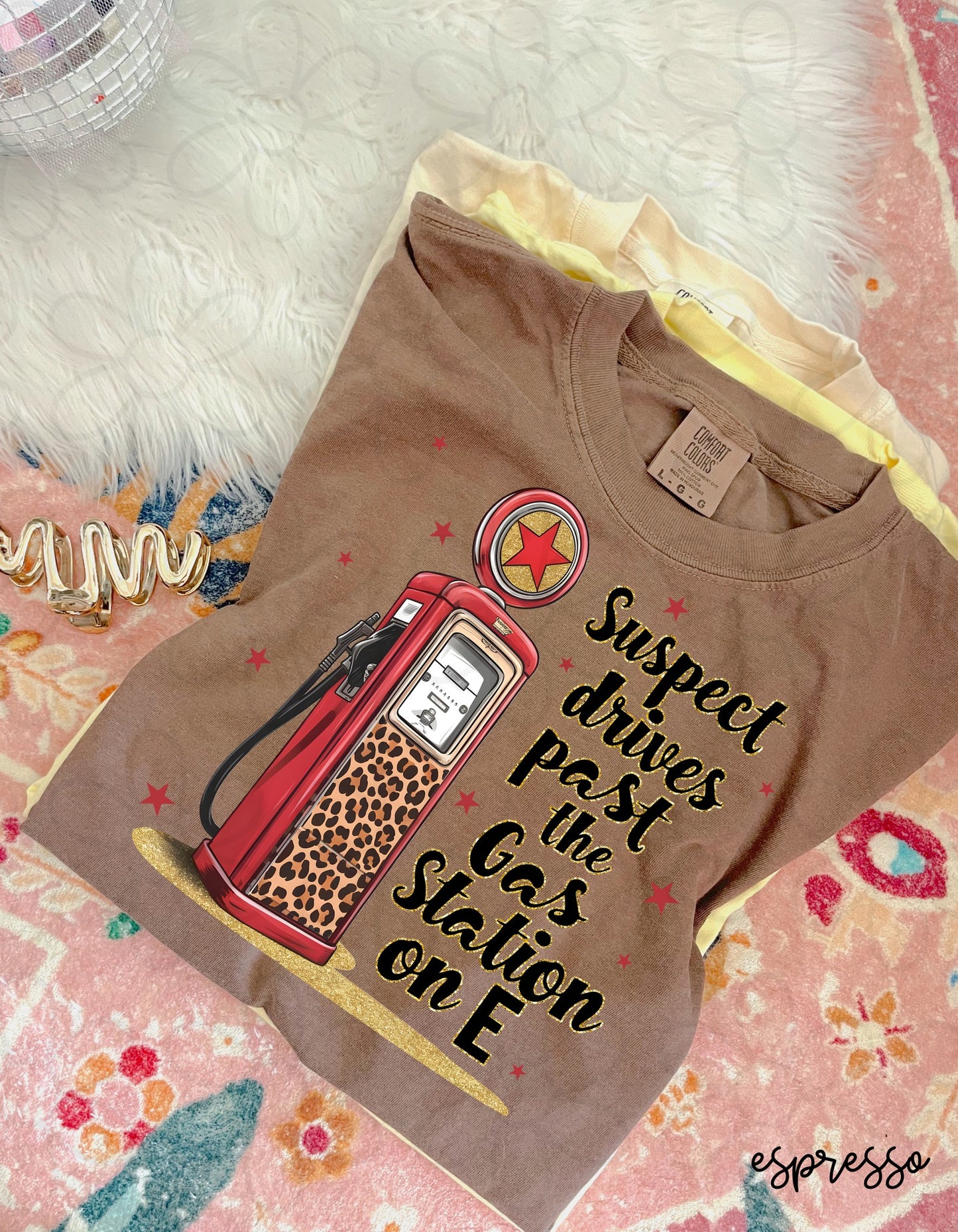 Leopard Gold Glitter Suspect Drives Past The Gas Station On E Completed Tee
